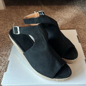 Black wedges